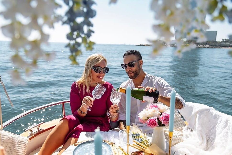 Barcelona: Romantic Boat Date