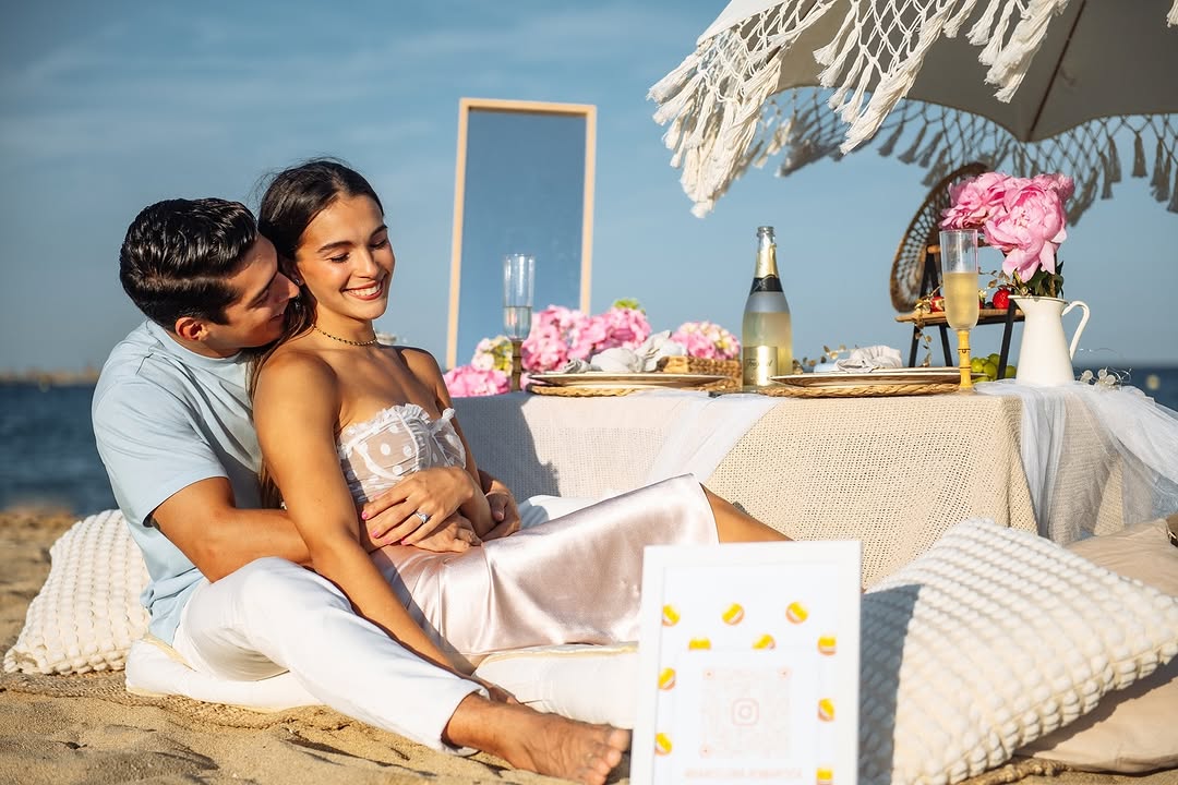 Barcelona: Romantic Beach Picnic
