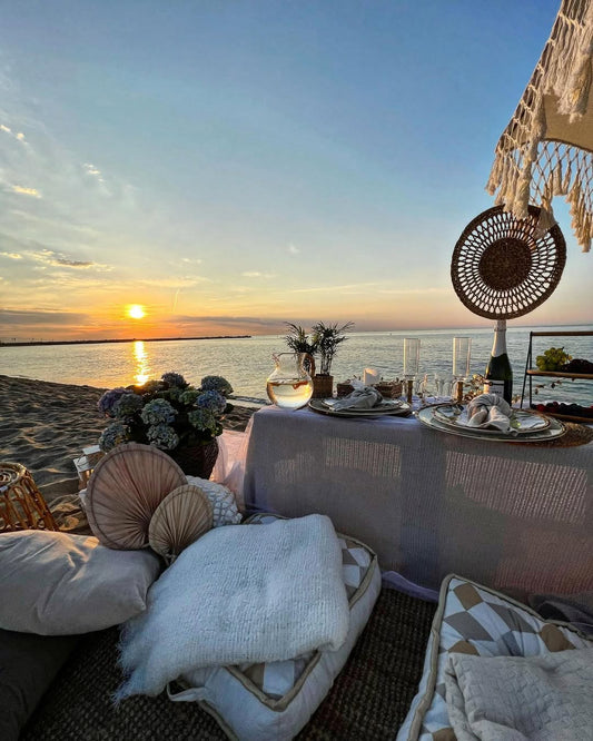 Barcelona: Romantic Beach Picnic