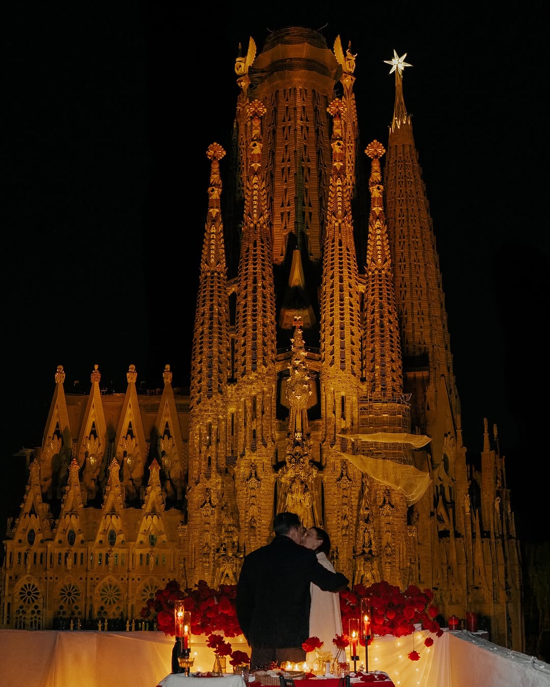 Barcelona: Romantic Experience with Sagrada Familia View