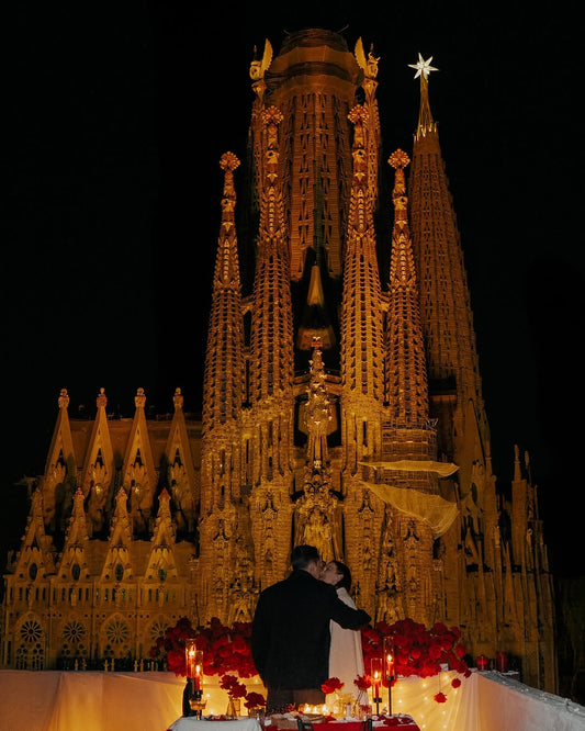 Barcelona: Romantic Experience with Sagrada Familia View